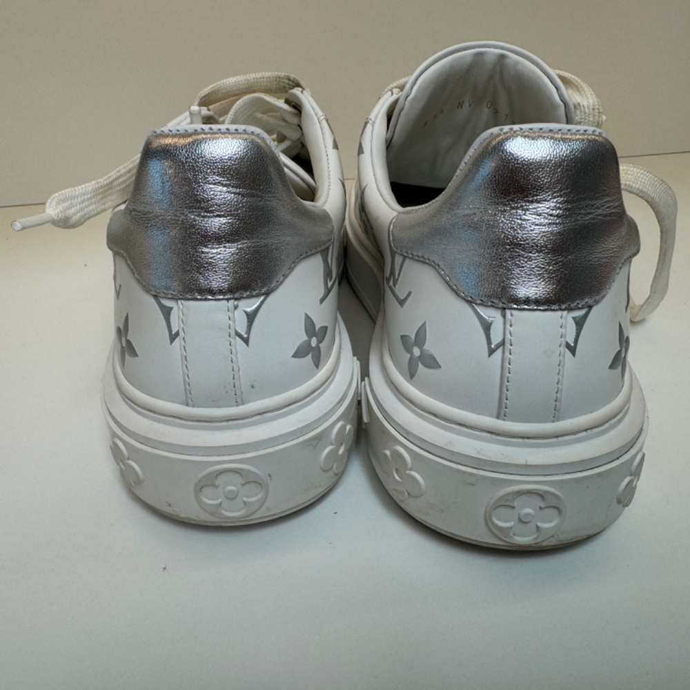 Authentic Louis Vuitton trainer time out leather sneakers 37.5 - Picture 4 of 7